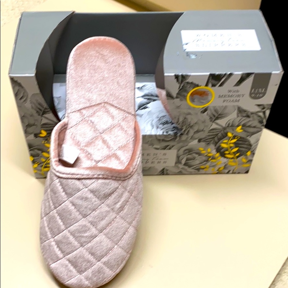 Slippers women’s